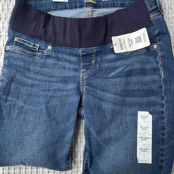 NWT- Maternity Jeans- Signature -Levi Strauss & Co. Skinny Jeans Size M - Picture 12 of 14